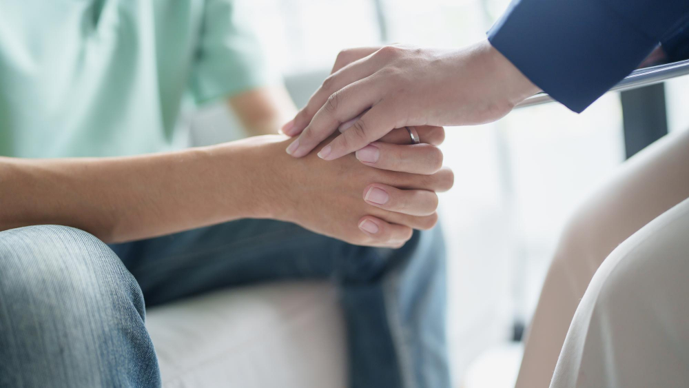 Man discussing mental health concerns with a psychologist while exploring FMLA for rehab.